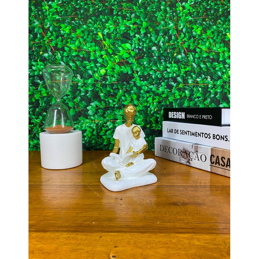 Estatueta Pai e Filho Decorativa em Gesso