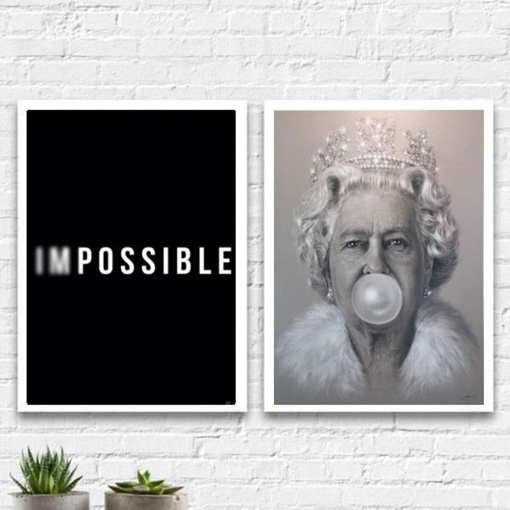 Kit 2 Quadros Rainha Elizabeth Possible 45X34 Moldura Branca