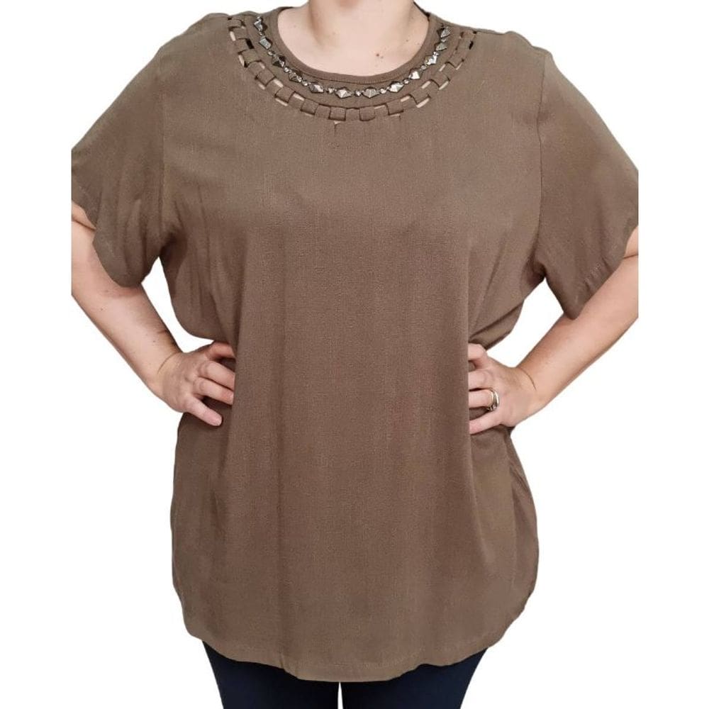Blusa Feminina Raio de Luz Gola Detalhada Plus Size