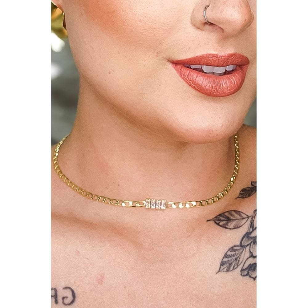 Choker de Corrente Chapada Com Zircônias ao Centro Banhado em Ouro 18k