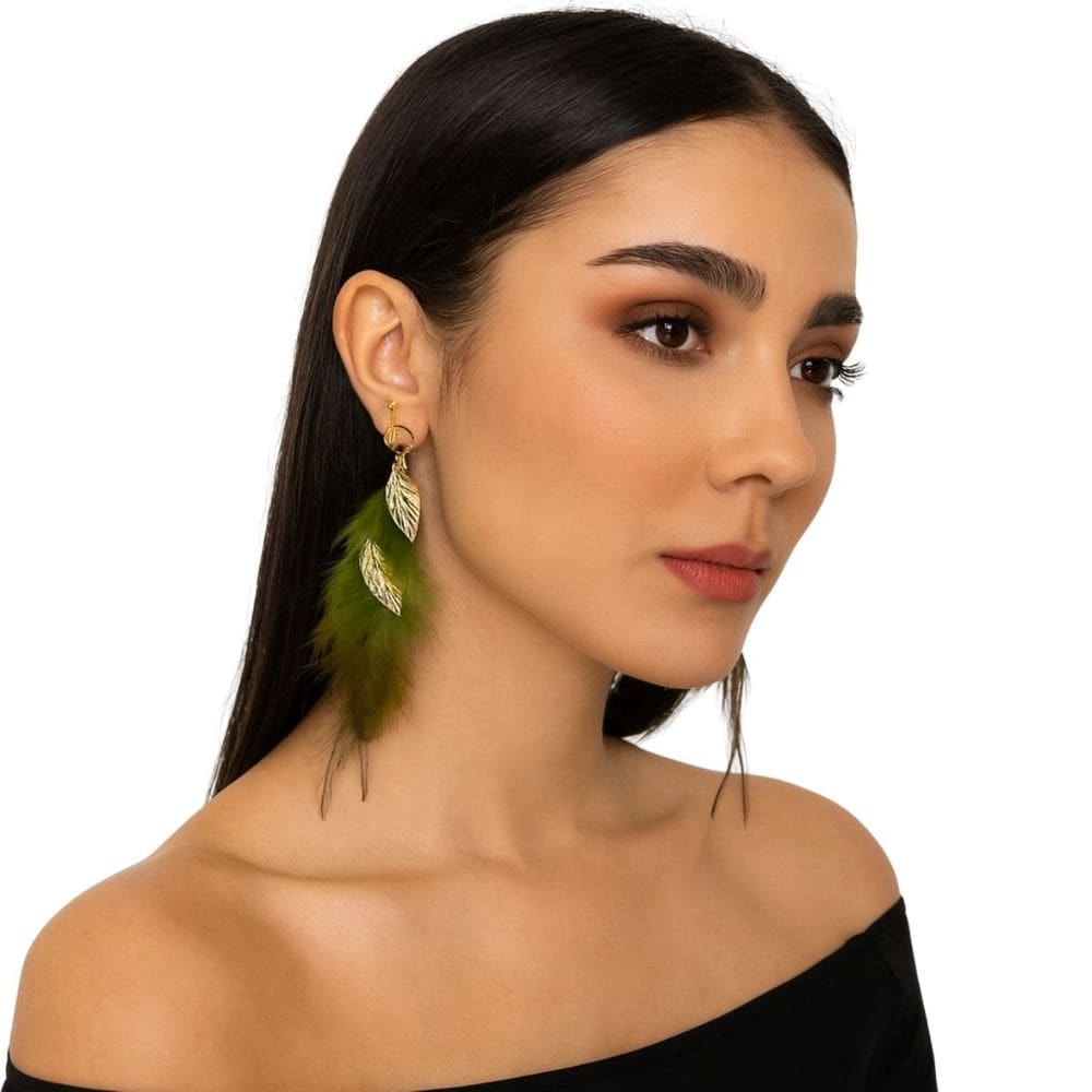 Brinco de Pressão com Penas Verde e Folhas Douradas Luxo