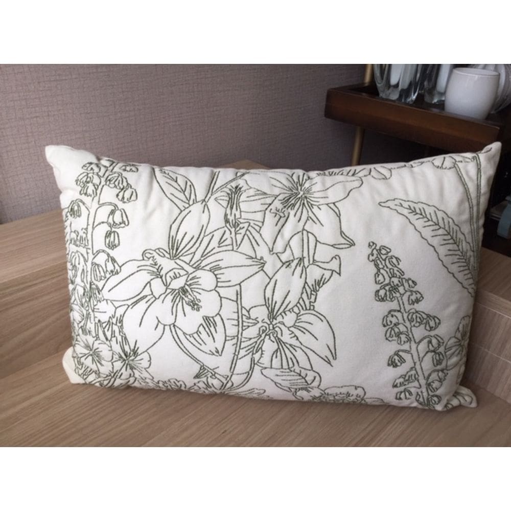 Almofada sarja Bege bordado fino pincel Verde 35 x 52 cm