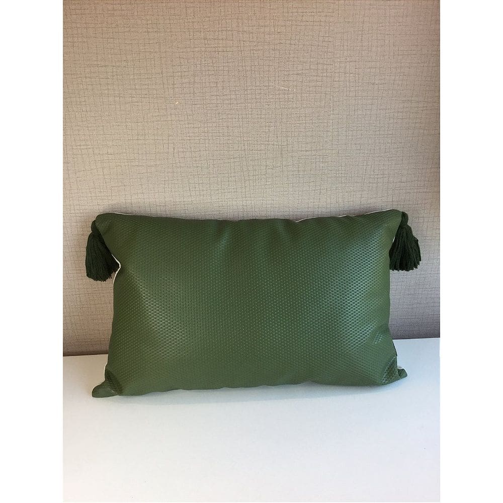 Almofada de Couro Snake Dupla Face com Pingente 35 x 52 cm