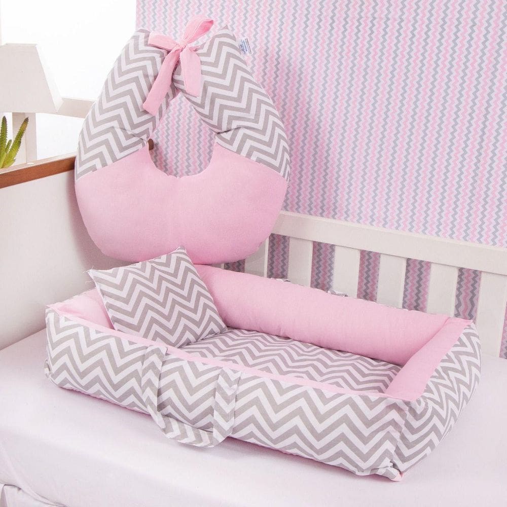 Kit Ninho Redutor + Almofada Amamentação Bebê Chevron Rosa