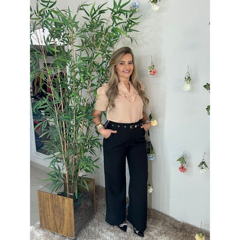 Calça Alfaiataria Pantalona Com Pregas E Cinto Bolso Lateral