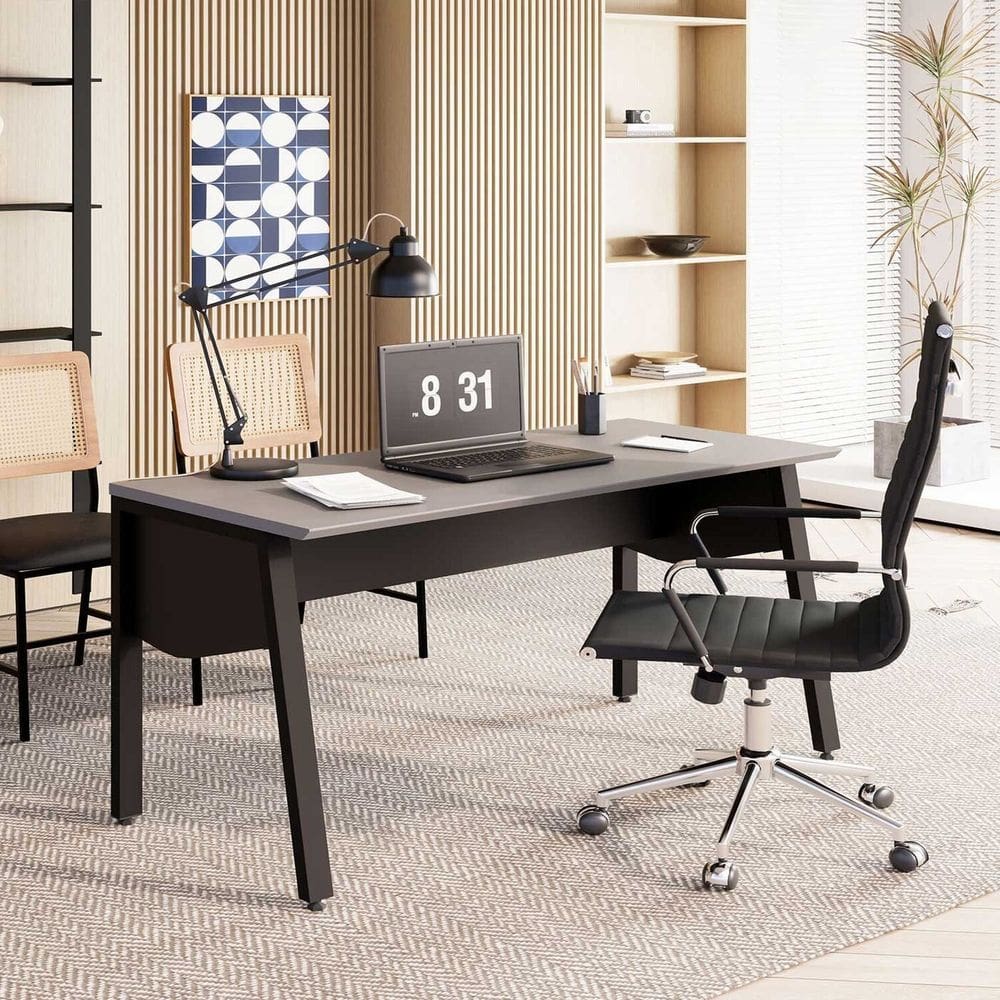 Mesa Escrivaninha Escritório 1,50m com Tampo Chanfrado e Pés Metálicos F5 Office Cinza Sagrado com Preto