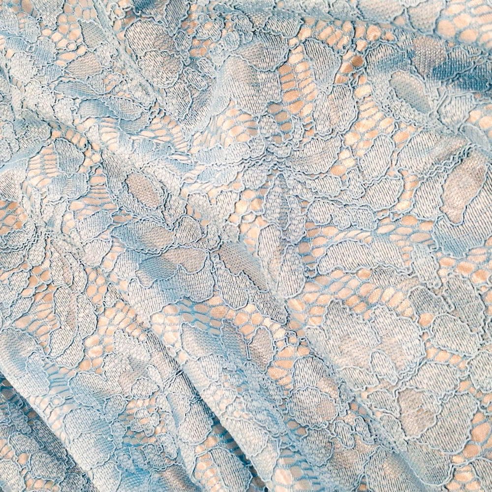 Rolo 3 Metros Renda Suiça Forrada 95% Poliéster 5% Poliamida