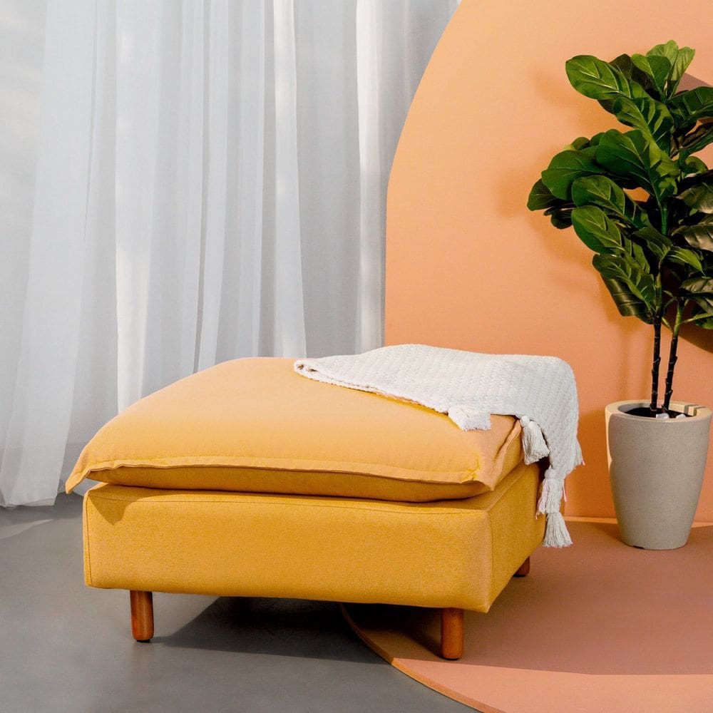 Puff Modular Com Pé Madeira Sôma CabeCasa MadeiraMadeira Mostarda