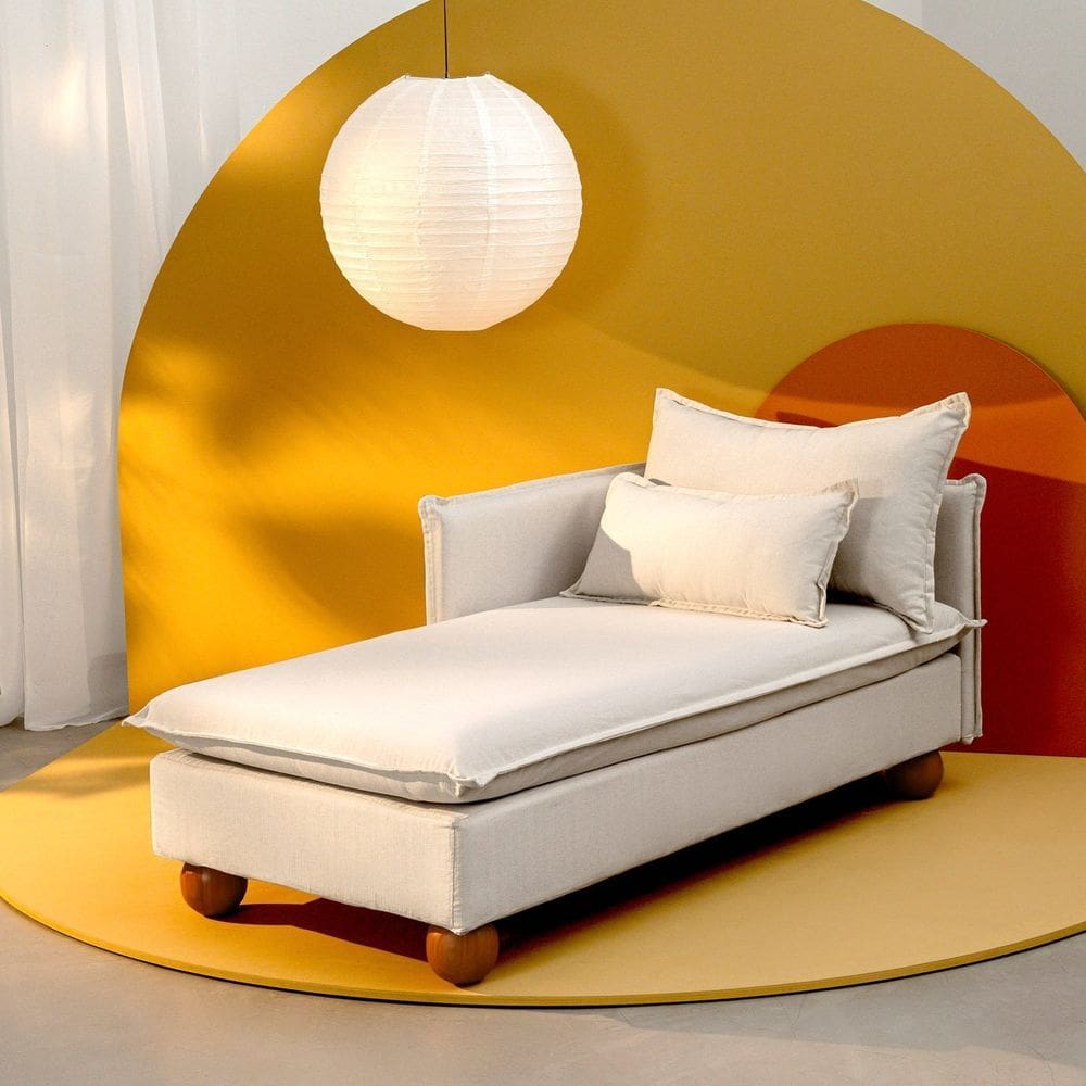 Sofá Modular Chaise Braço Lateral com Pé Bolinha Sôma Cabecasa Madeiramadeira Linho Natural
