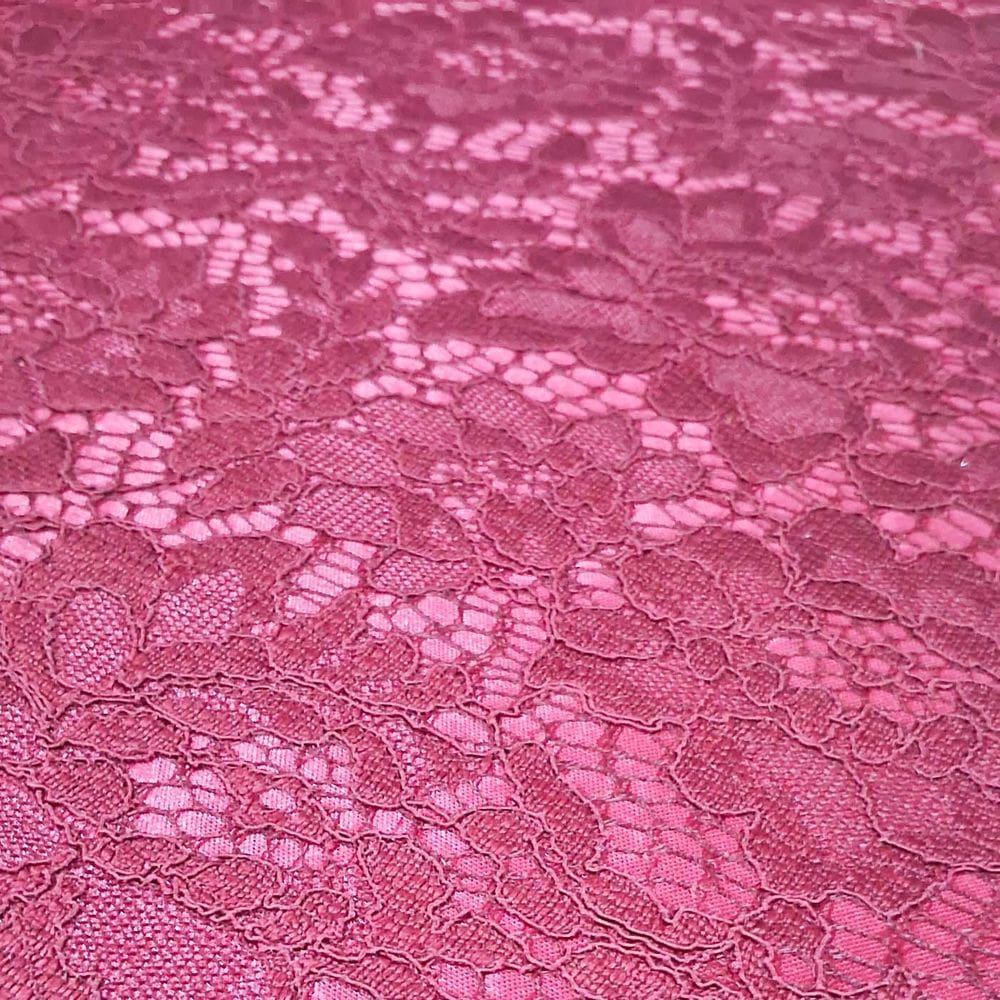Rolo 2 Metros Renda Suiça Forrada 95% Poliéster 5% Poliamida
