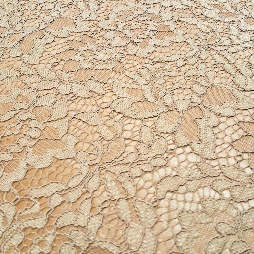 Rolo 3 Metros Renda Suiça Forrada 95% Poliéster 5% Poliamida