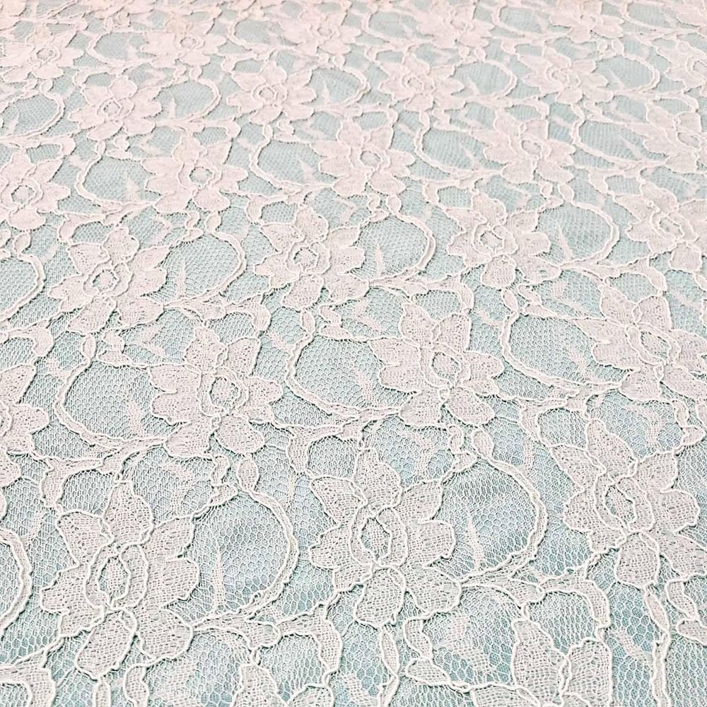 Rolo 2 Metros Renda Suiça Forrada 95% Poliéster 5% Poliamida