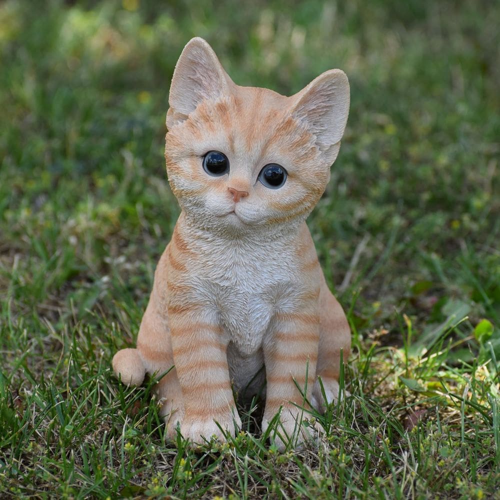 Estatueta de gato malhado Hi-Line Gift Ltd laranja 18x15x23 cm