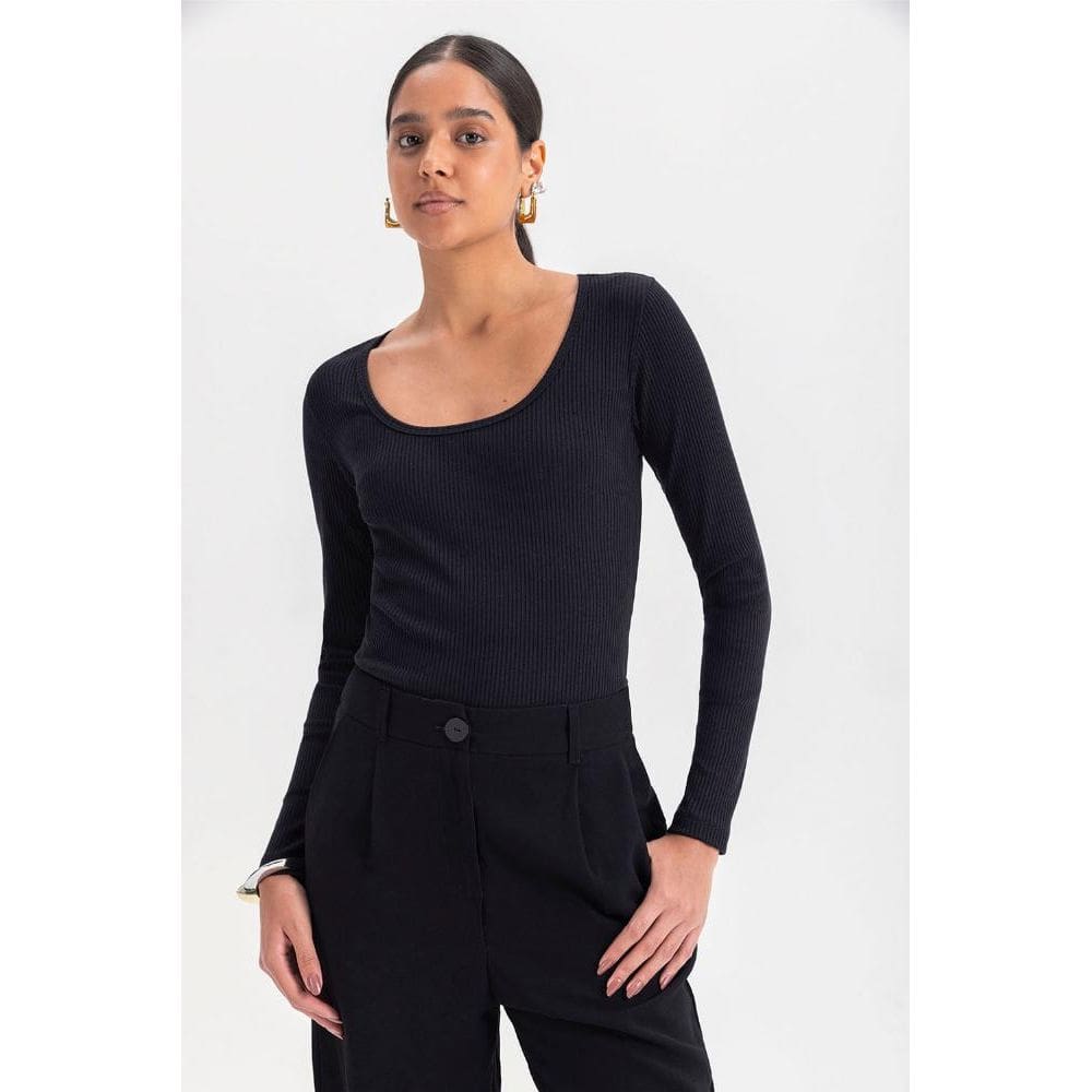 Blusa feminina decote quadrado Essendi