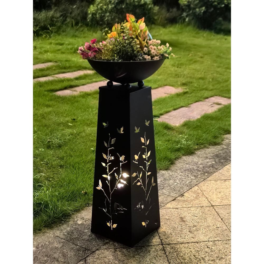 Plantador de metal com iluminação solar Hi-Line Gift Ltd 30x30x69 cm