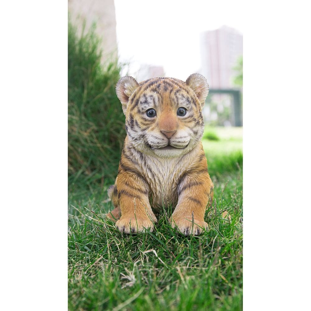 Poliresina Sculpture Hi-Line Gift Ltd Tiger Cub Sitting