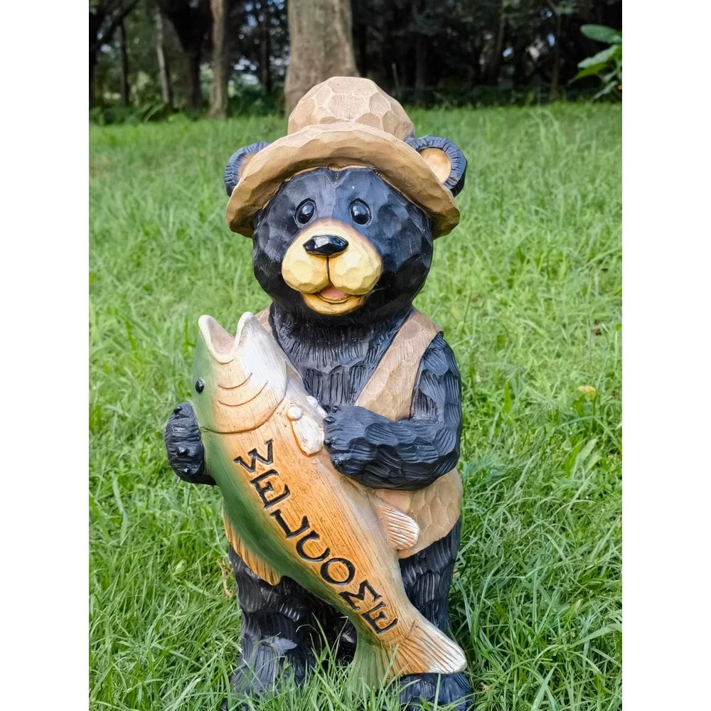 Urso em pé com peixe Sculpture Hi-Line Gift Ltd 19 cm