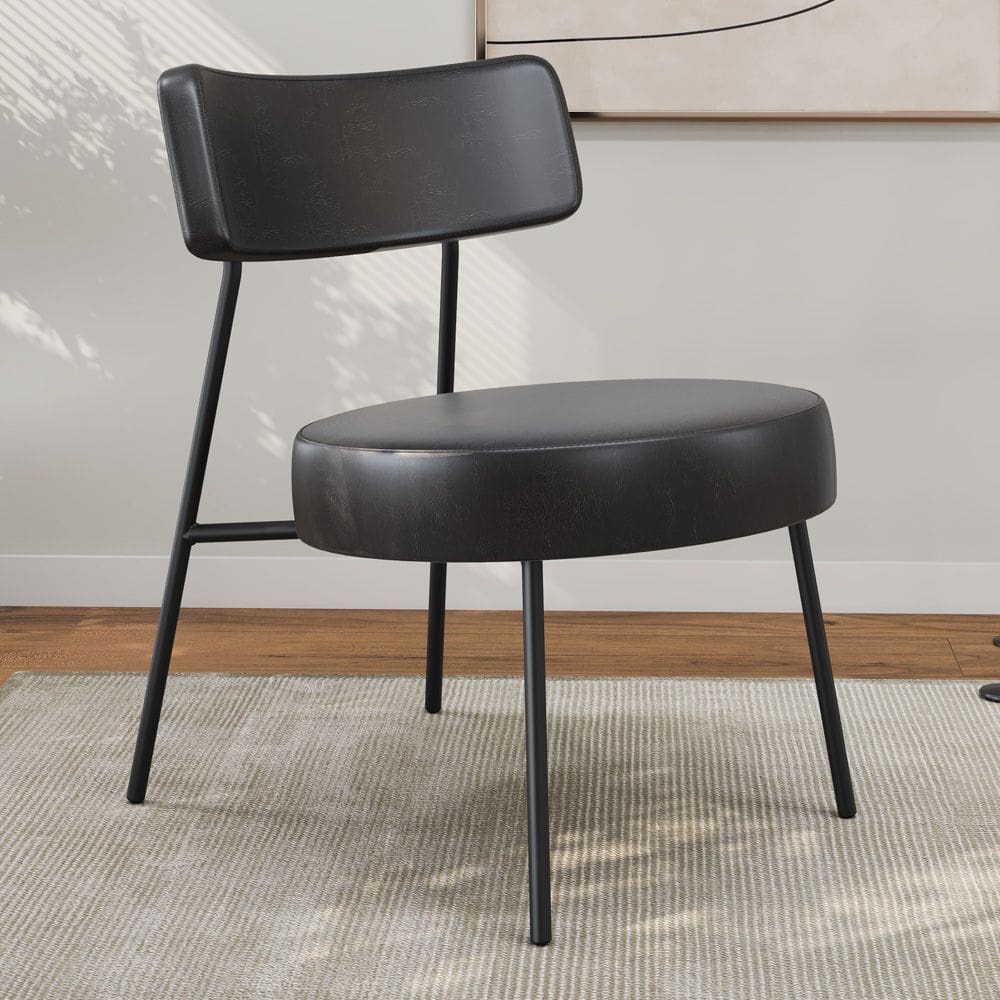 Poltrona Decorativa Sala de Estar Kobe Estofada com Encosto Couríssimo Preto - Abmaza