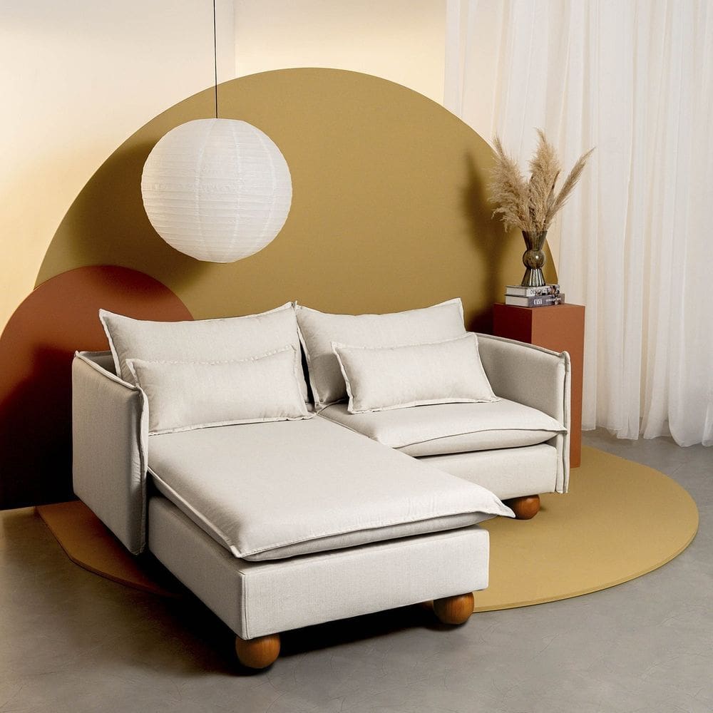 Sofá Modular 2 Lugares com Chaise e Pé Bolinha Sôma Cabecasa Madeiramadeira Linho Natural