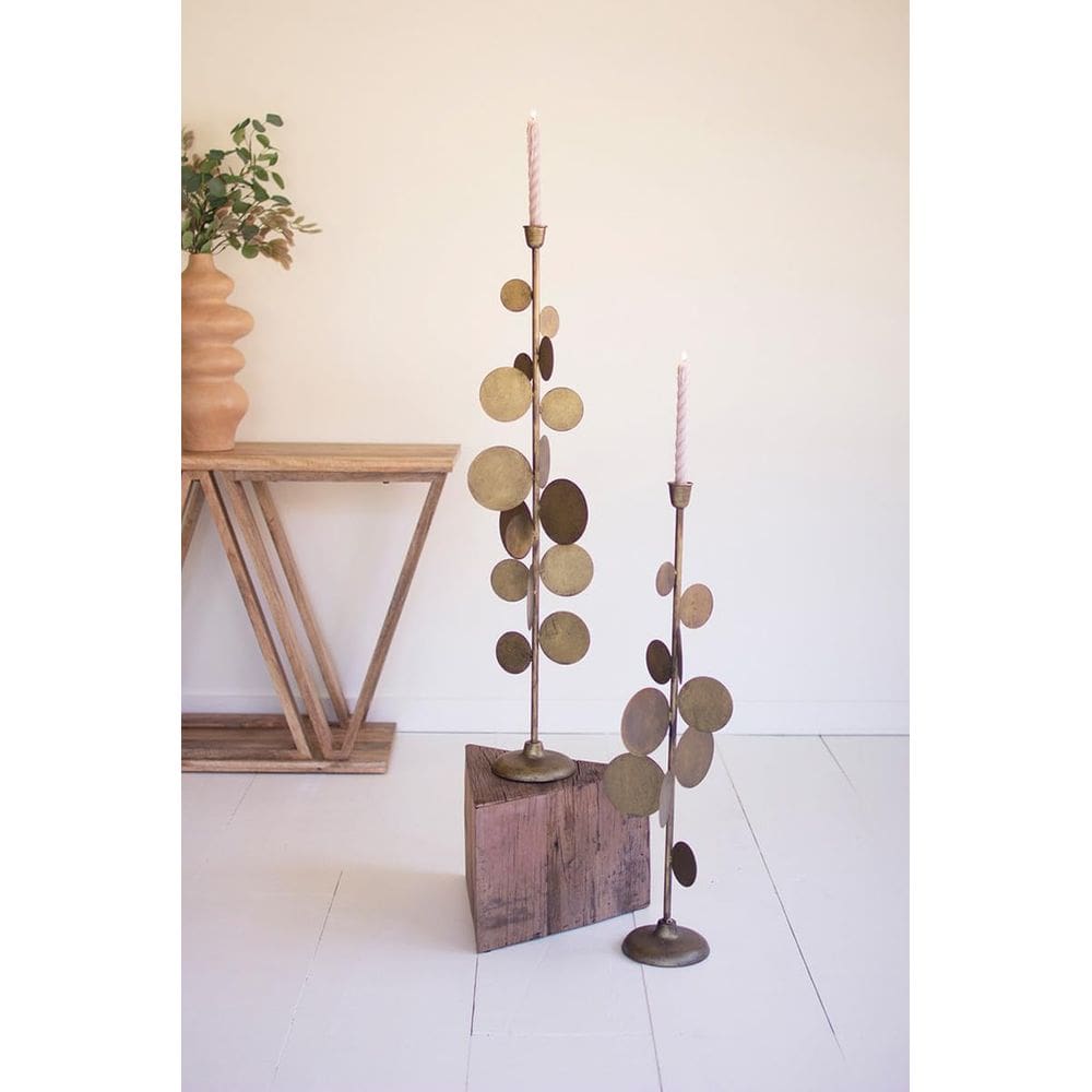 Conjunto de castiçais KALALOU em latão antigo de 2, 99 cm e 84 cm