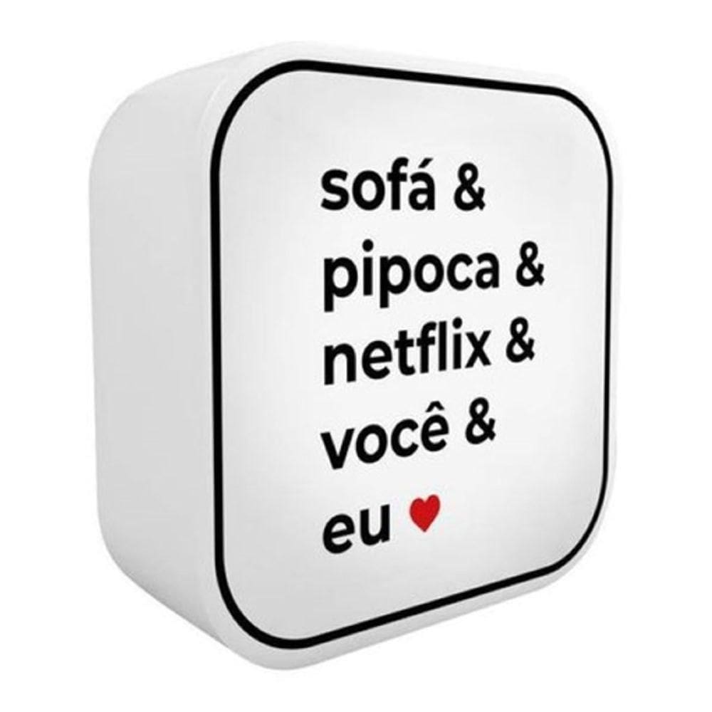 Luz Encantadora: Sua Casa, Seu Refúgio Aconchegante!