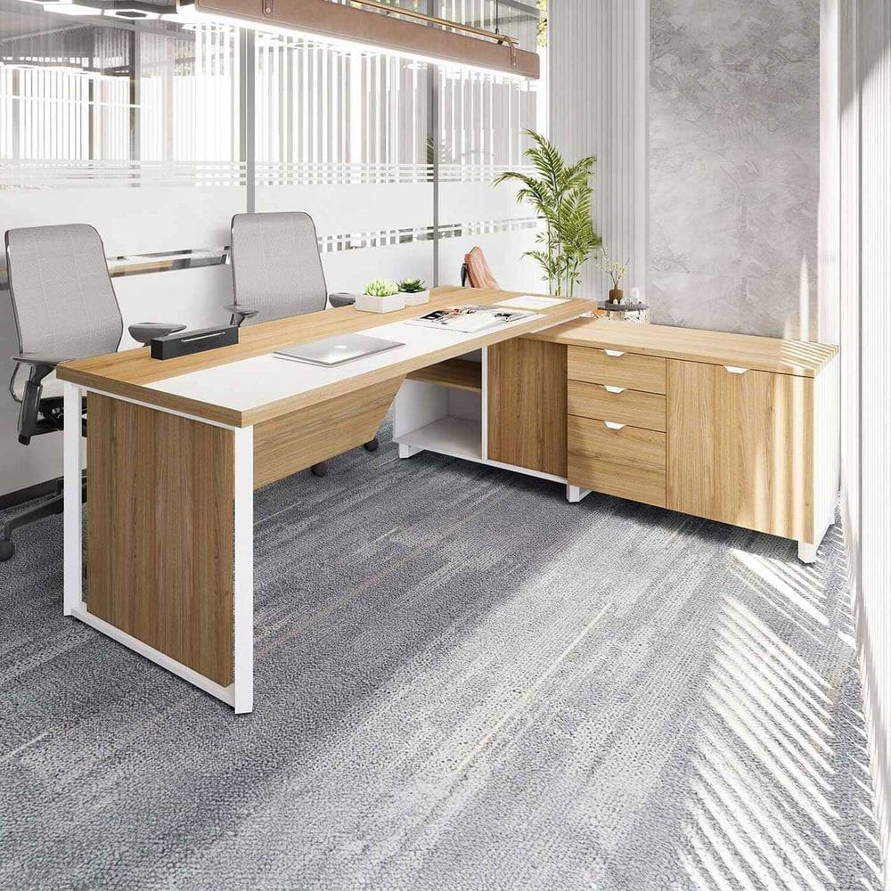 Mesa de Escritório Diretor em L 180cm com Armário Lateral e Caixa de Tomadas Corporate Macadâmia / Branco