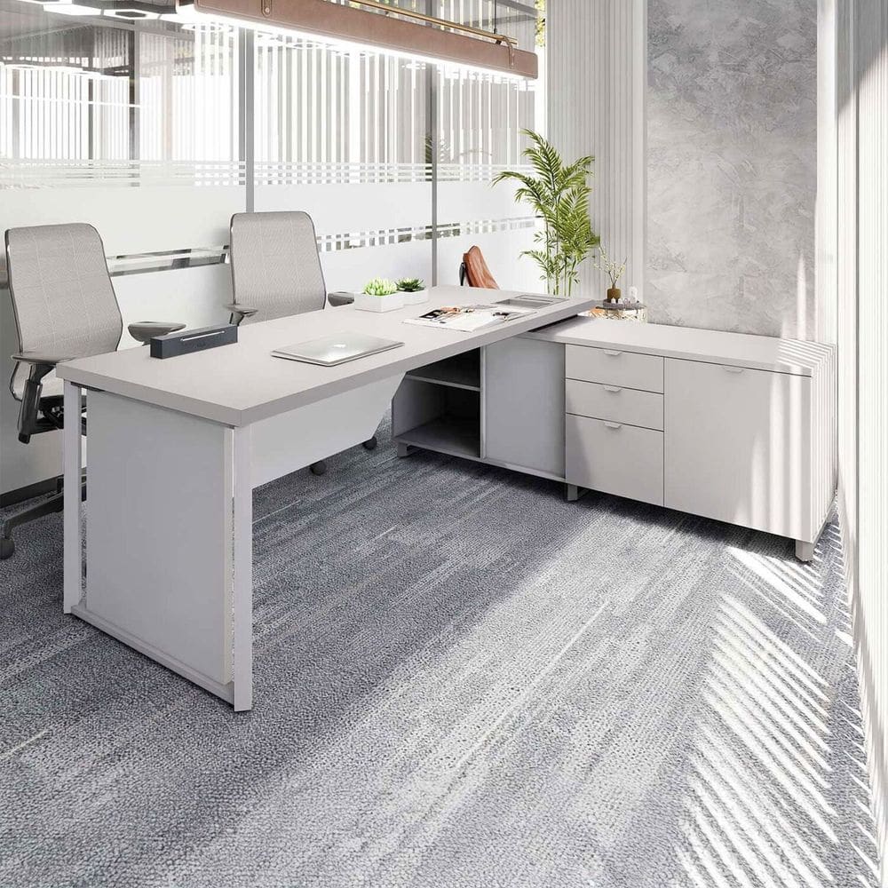 Mesa de Escritório Diretor em L 180cm com Armário Lateral e Caixa de Tomadas Corporate Cinza