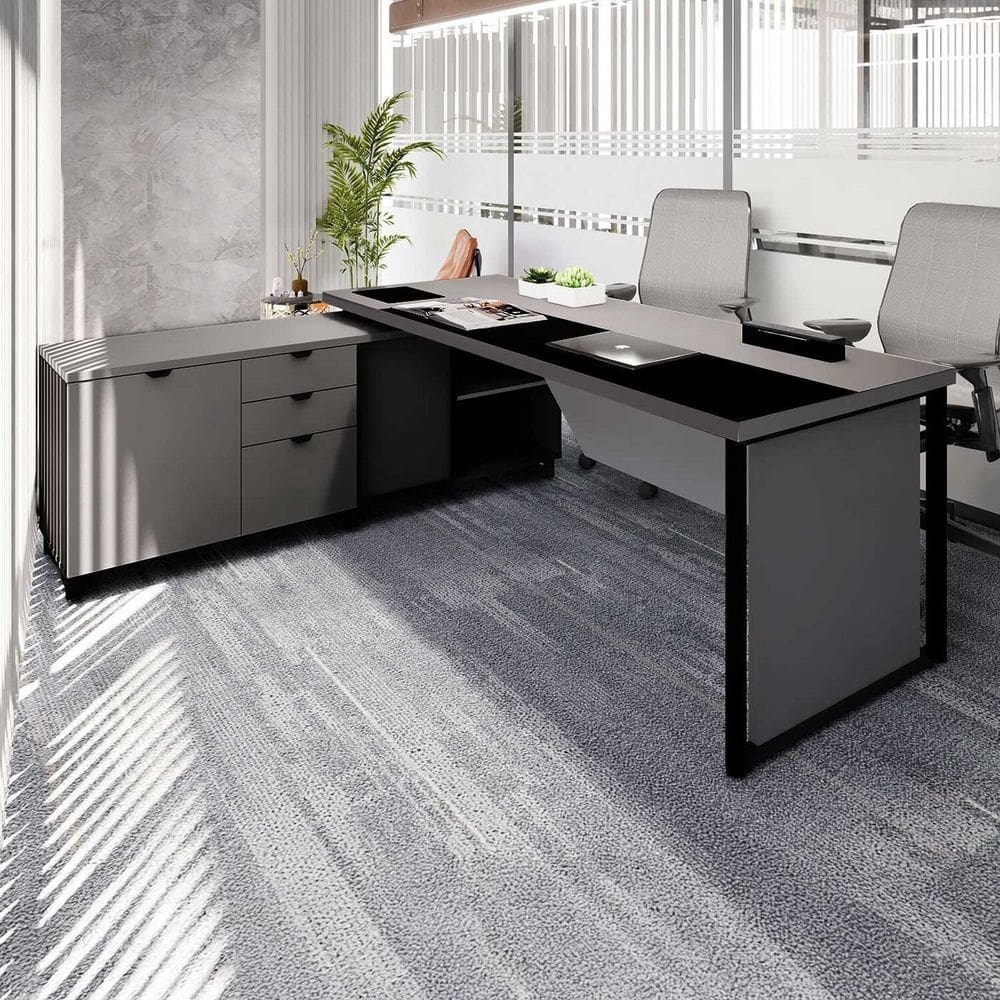 Mesa de Escritório Executiva 200cm com Armário Lateral e Caixa de Tomadas Corporate Cinza Sagrado / Preto