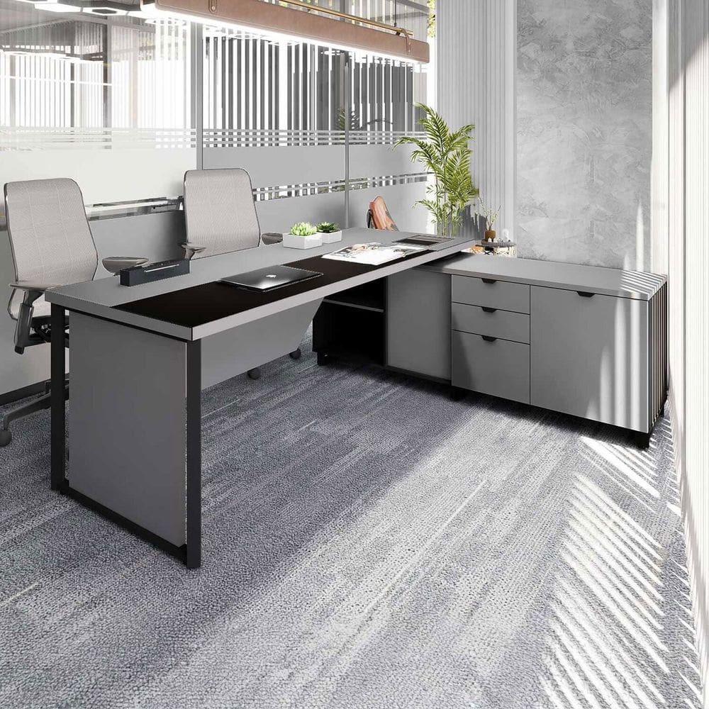 Mesa de Escritório Diretor em L 180cm com Armário Lateral e Caixa de Tomadas Corporate Cinza Sagrado / Preto
