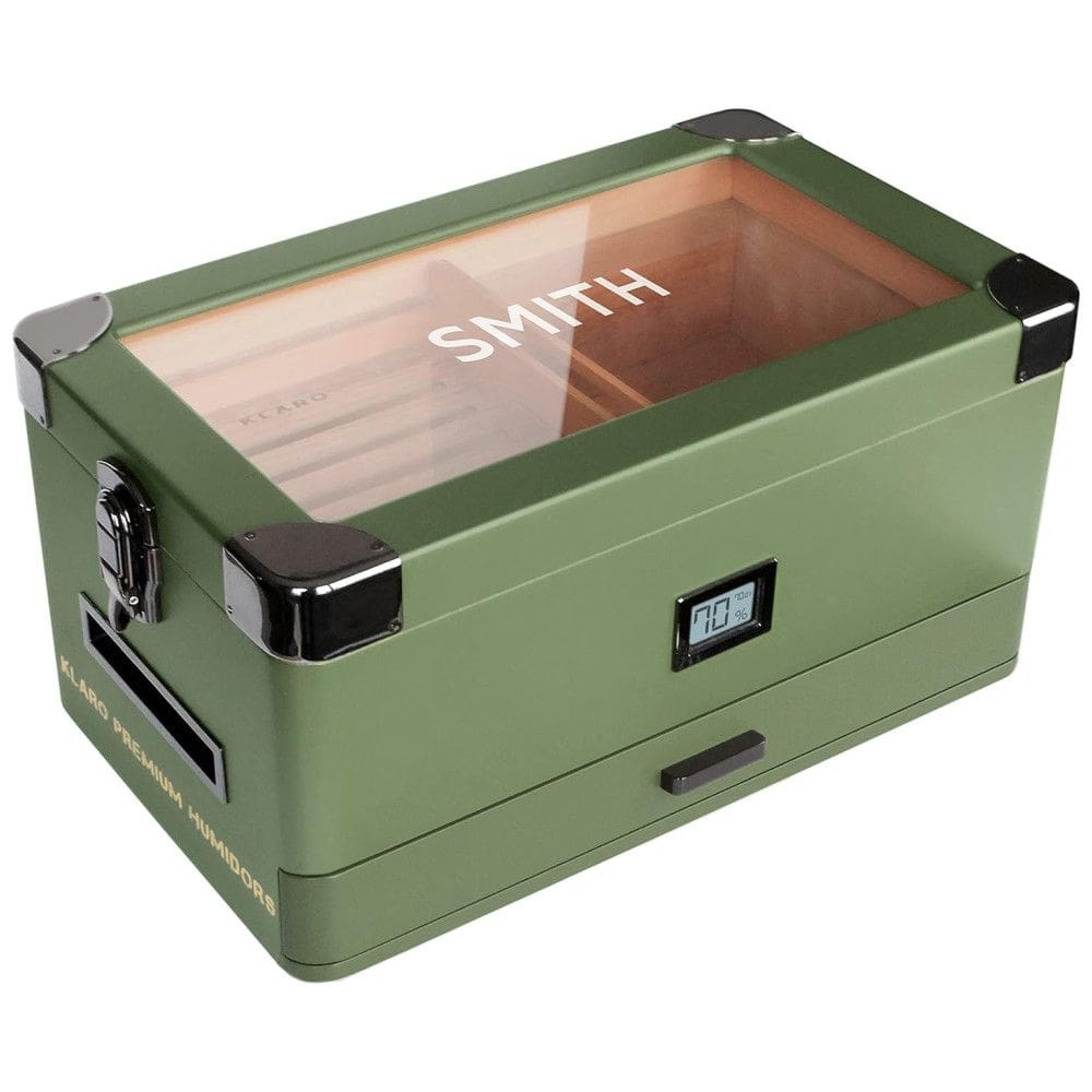 CASE ELEGANCE: Estojo Umidor Militar Monogramado com Tampo de Vidro Espesso e Cedro, Sistema Fácil de Umidificação e Higrômetro Digital