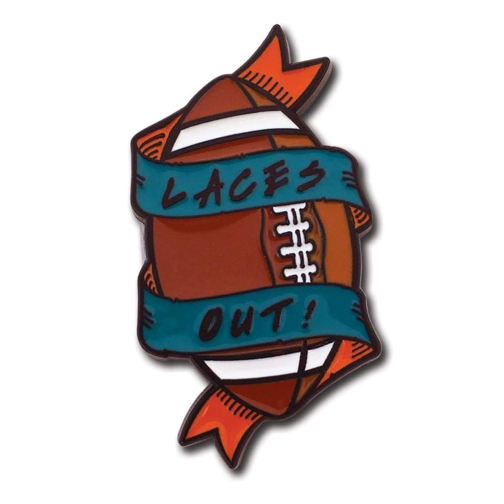 O colecionador Pin Nerd Block Ace Ventura amarra futebol