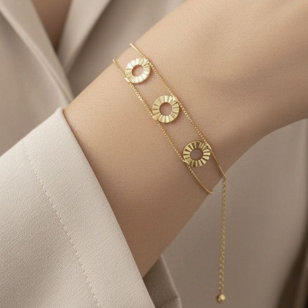 Pulseira Dupla Com Três Círculos Diamantados Banhada a Ouro