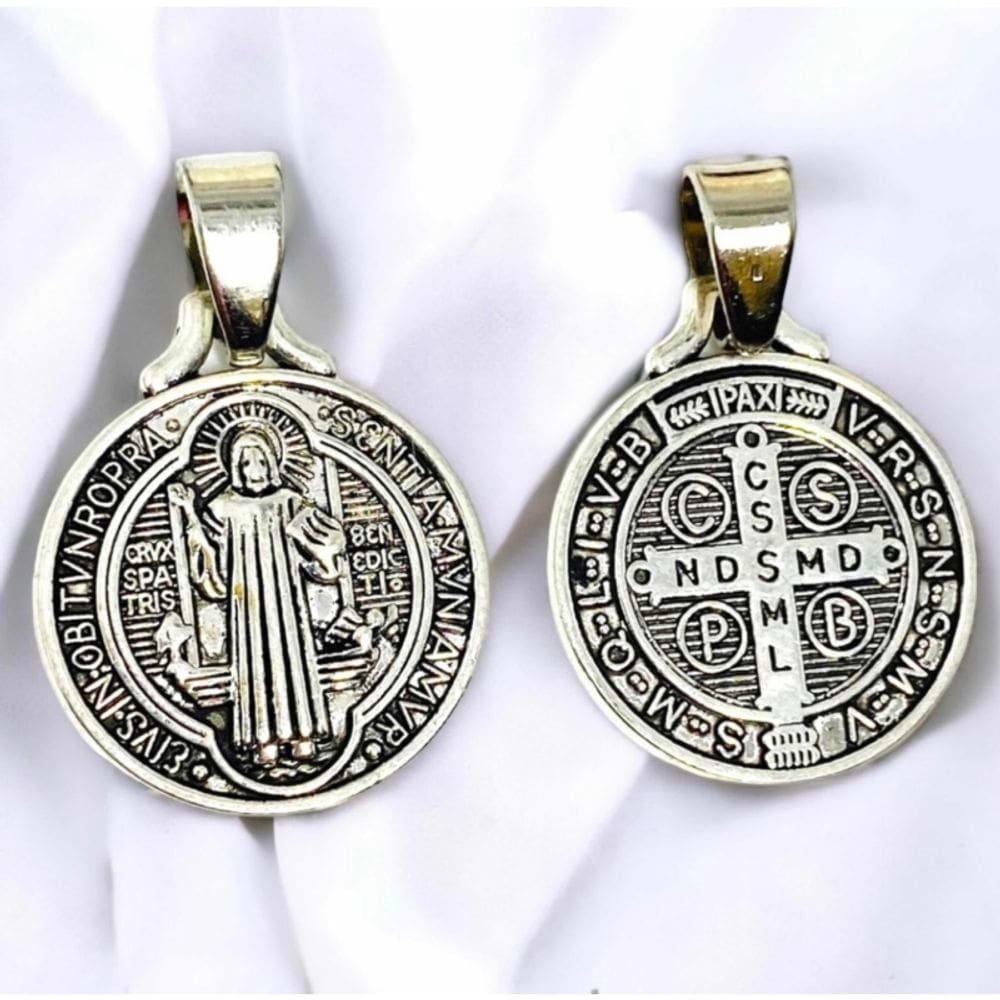Medalha de proteção traseira cruzada San Benito para olhos masculinos