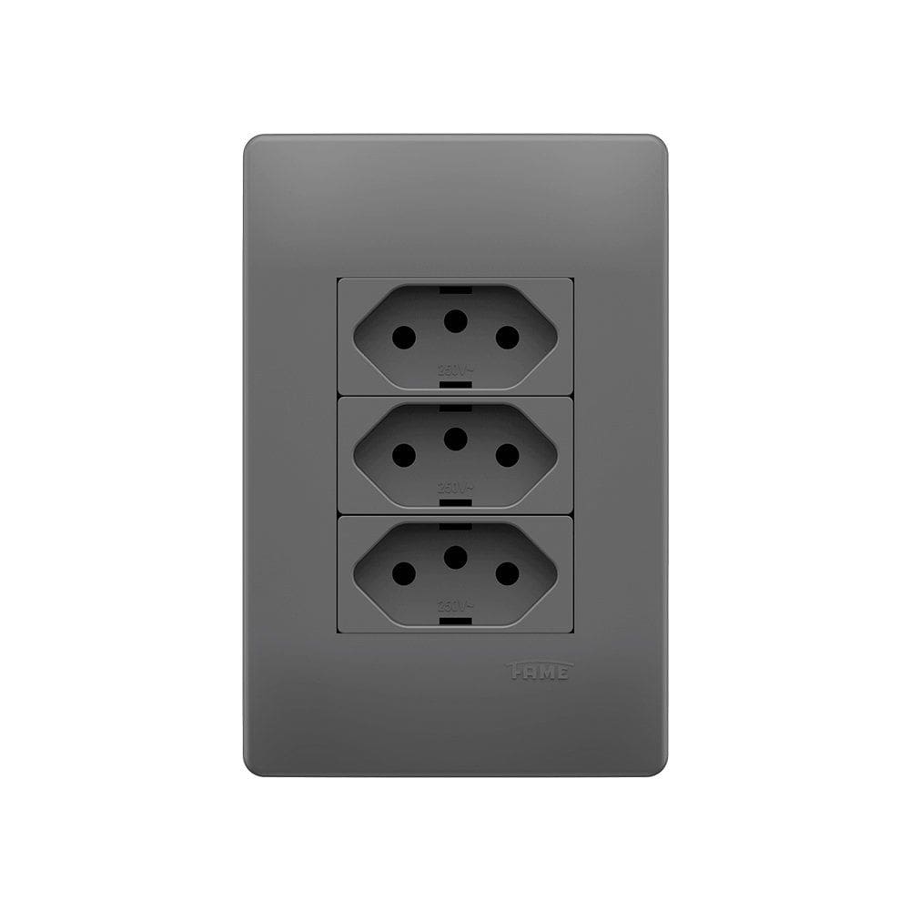 Tomada Tripla Fame Habitat Onix 2P+T 20A com Placa 4x2