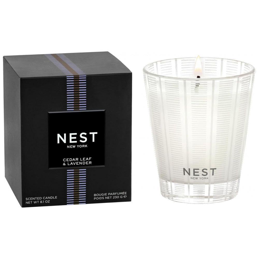 Vela Perfumada Clássica NEST New York, Folha de Cedro e Lavanda 230g Até 60 Horas de Queima Recipiente de Vidro Reutilizável