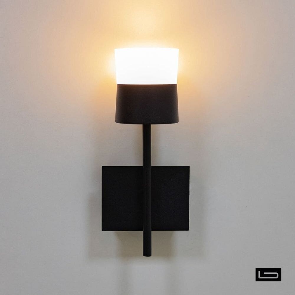 Arandela Juggle l8cm c7,3cm a18,4cm 1xled Integrado 6w 3000k 630lm Ip20 Preto