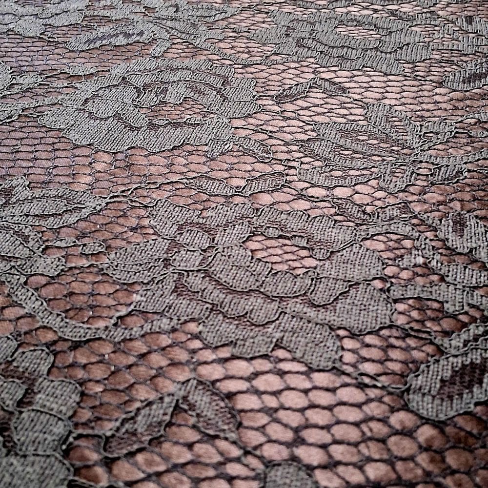 Rolo 3 Metros Renda Suiça Forrada 95% Poliéster 5% Poliamida