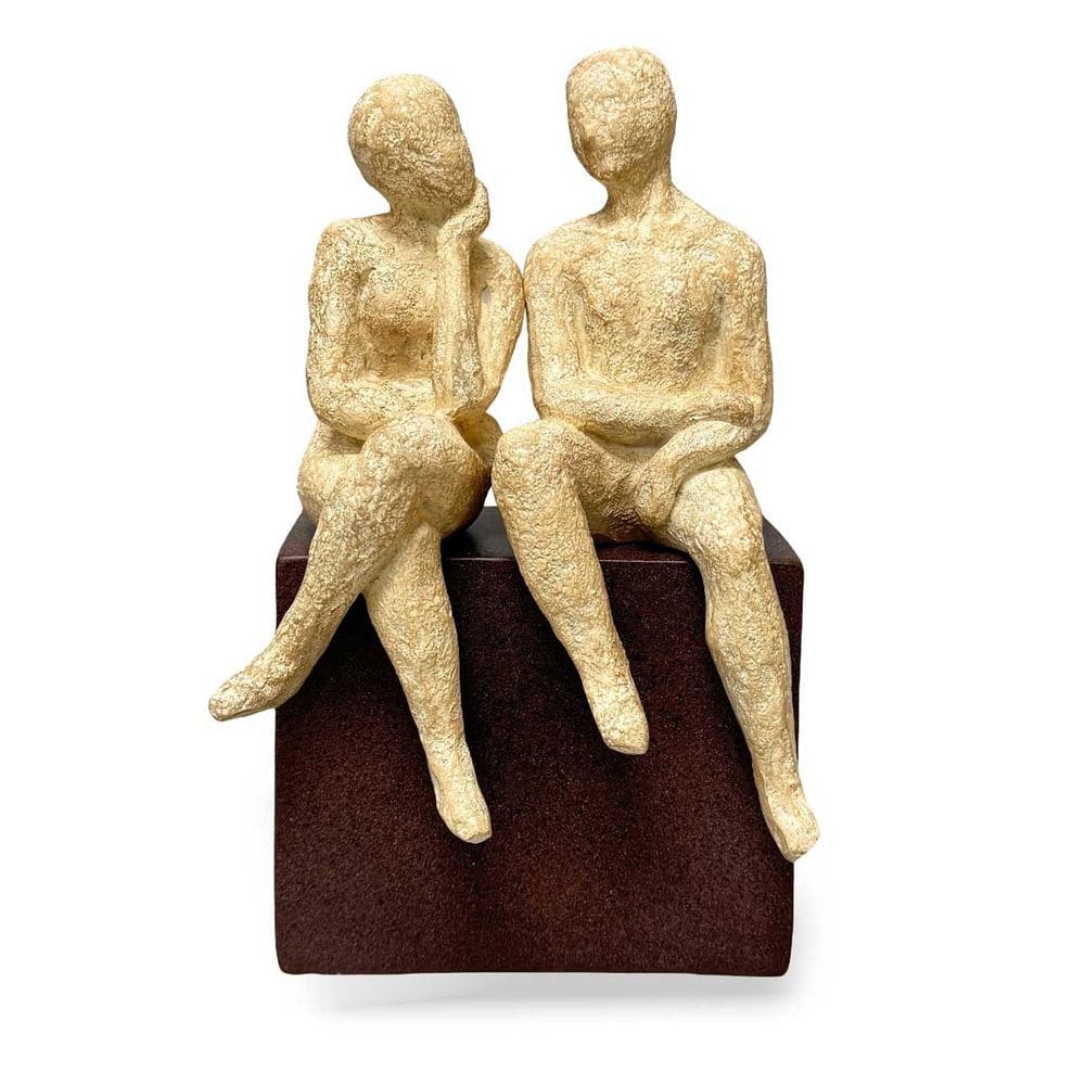 Escultura Decorativa Casal Sentados em Resina 23cm TMN3037 BTC