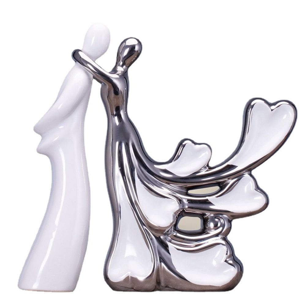 Escultura: casal de cerâmica, banhado a prata, abraço de 33 cm