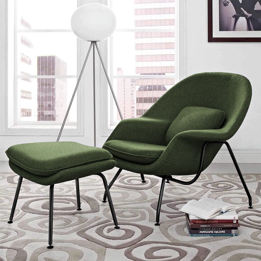 Poltrona Womb Chair com Puff Base Preta Linho Verde