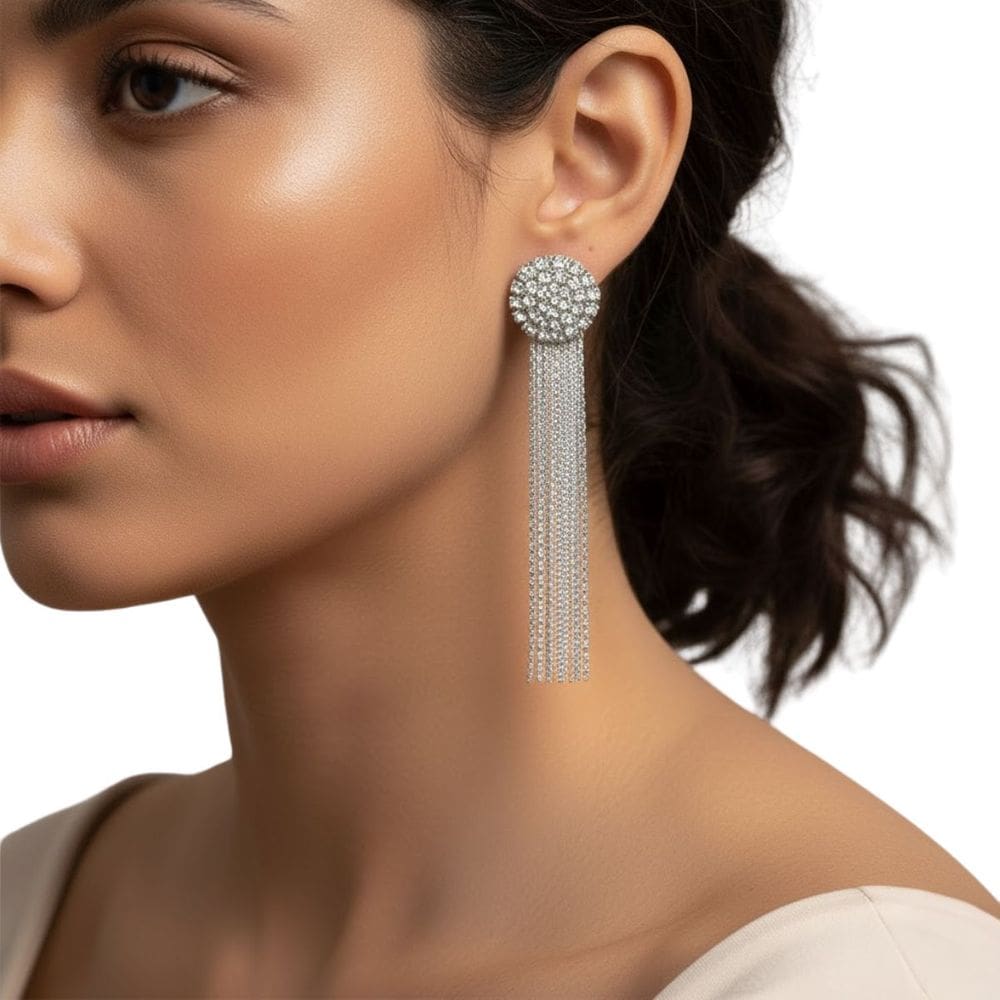 Brinco Longo de Corrente Prateado com Strass de Pressão