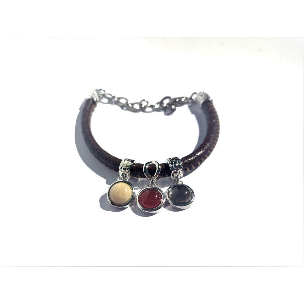 Pulseira Couro Marron Berloque Prateada Rodio Lizzy Fatin
