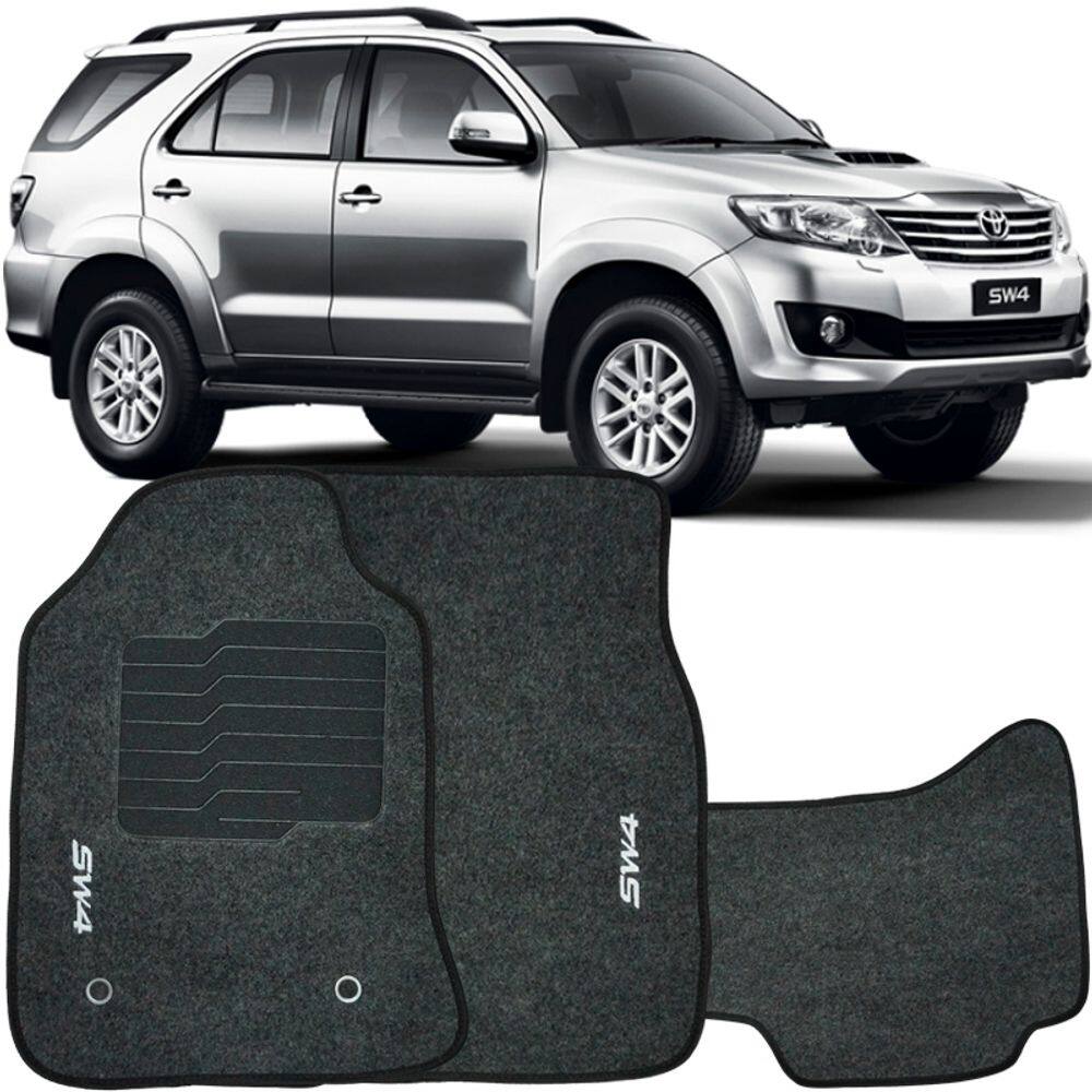 Jogo de Tapete Automotivo Carpete Toyota Hilux SW4 2006 à 2015 Soft Logo Bordado Grafite 3 Peças