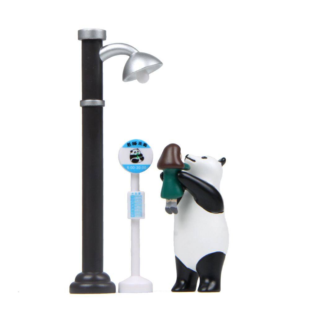 Escultura de resina de panda com ponto de ônibus e lâmpada de rua 5,8-10,2 cm