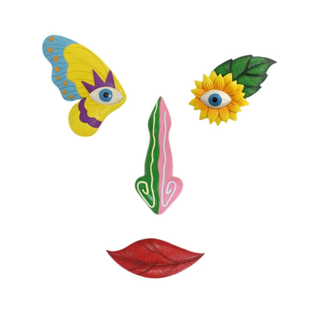 Escultura colorida de rosto de árvore de borboleta para decoração de jardim