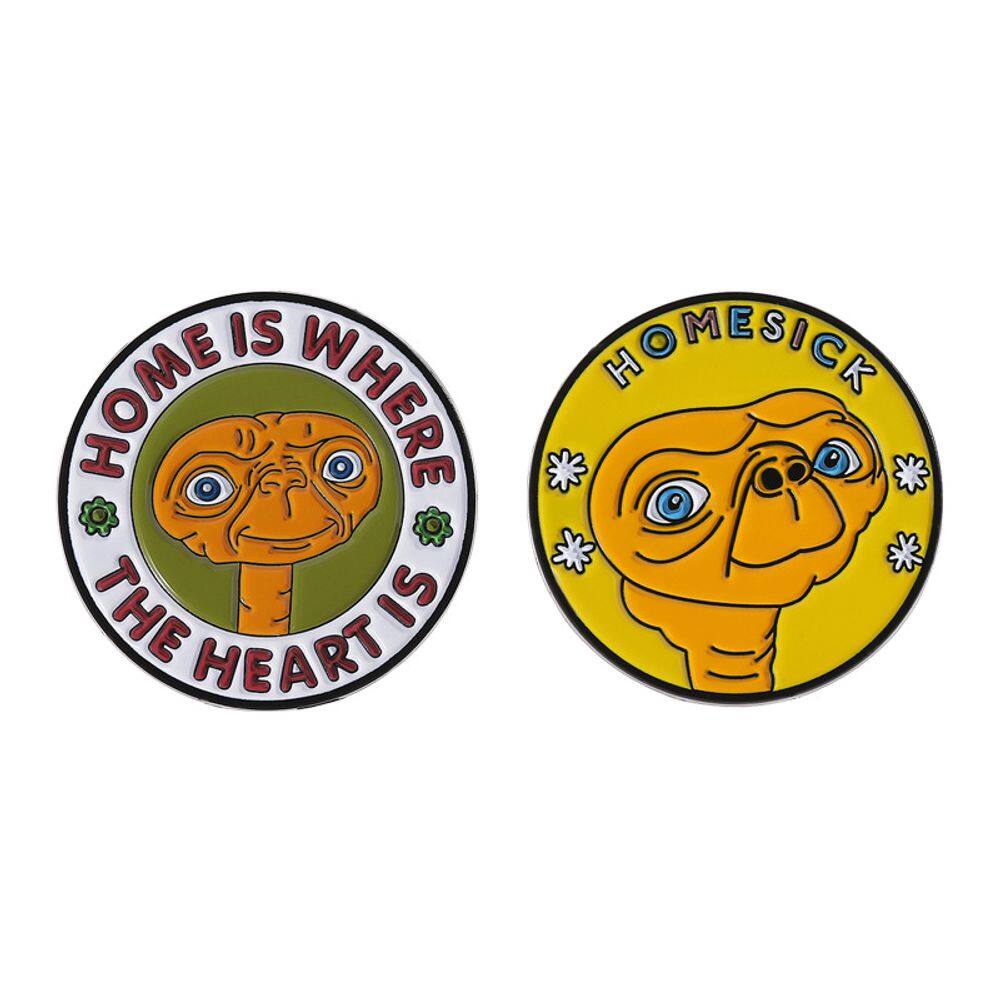 Broche com alfinetes redondos com rosto alienígena “O lar é onde está o coração”