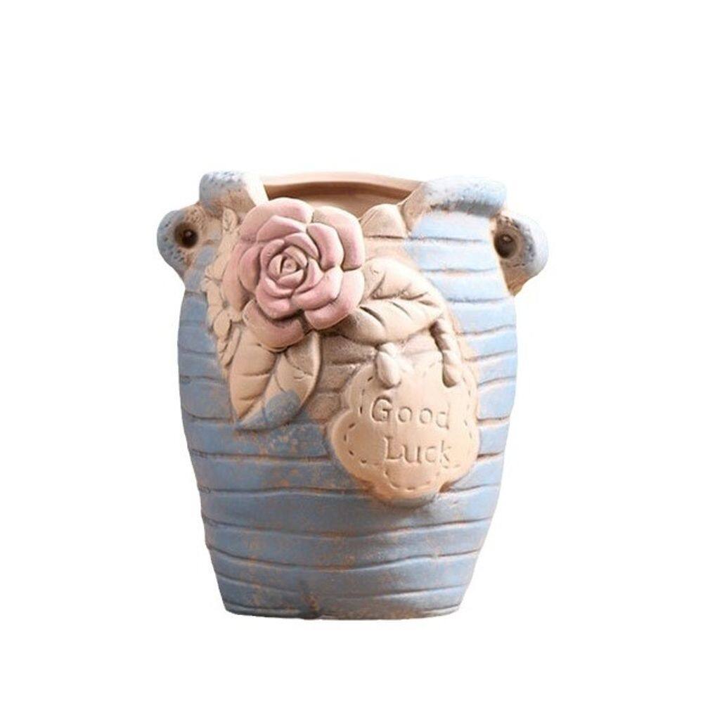 Vaso de flores em cerâmica com rosa em relevo e design de “boa sorte”