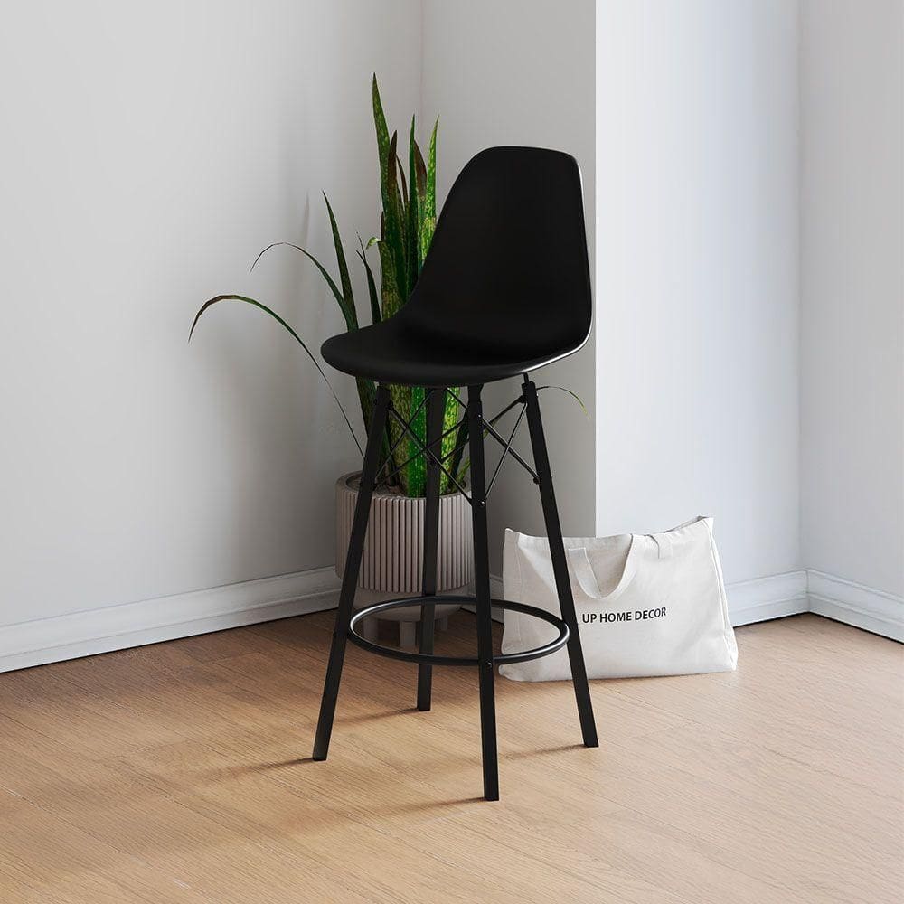 Banqueta Eames Design Moderno Tubo De Ferro Preto Assento Preto