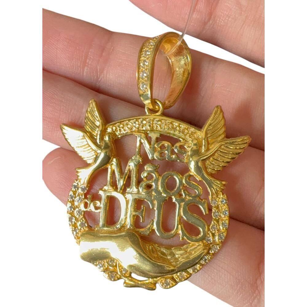 Pingente Nas Mãos De Deus - Banhado A Ouro 18K