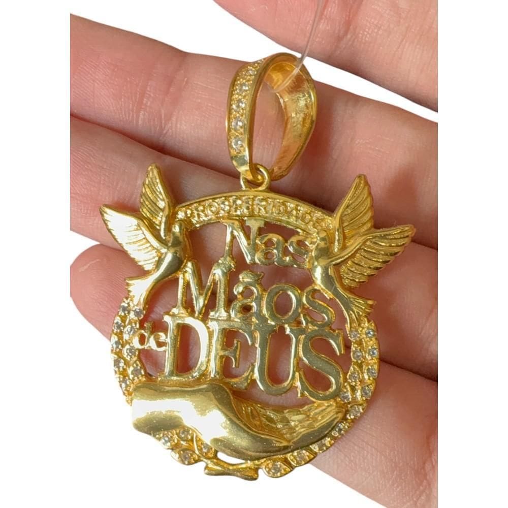 Pingente Nas Mãos De Deus - Banhado A Ouro 18K